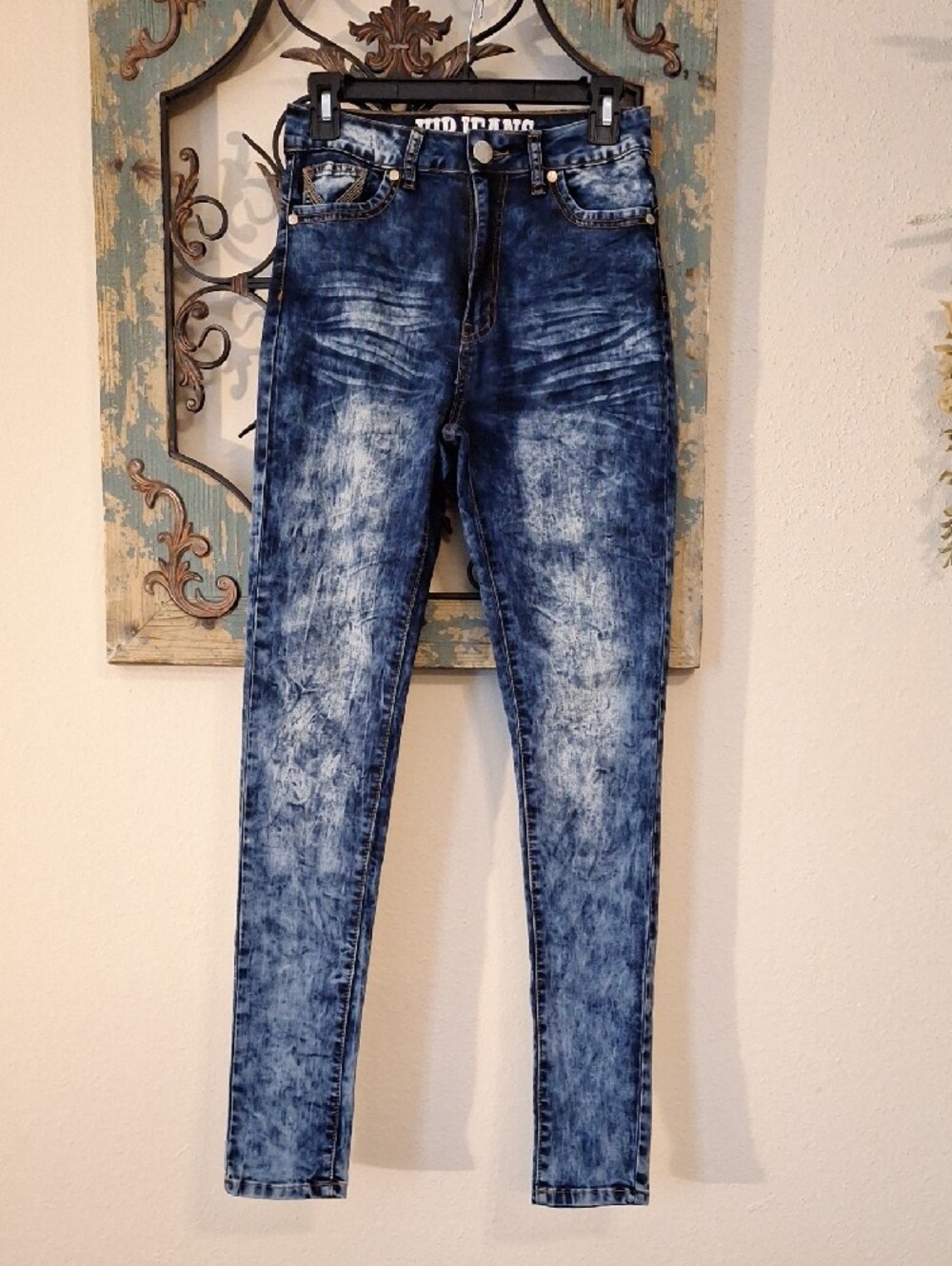 🔥🔥CLEARANCE🔥🔥 VIP Distressed Acid-Effect Blue Skinny Jeans. Size 5/6